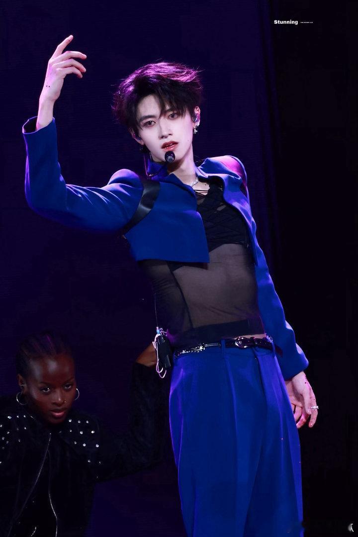 朱志鑫演唱会单人直播机位朱志鑫终于有专属单人直播机位了，每一段solo、每一个对