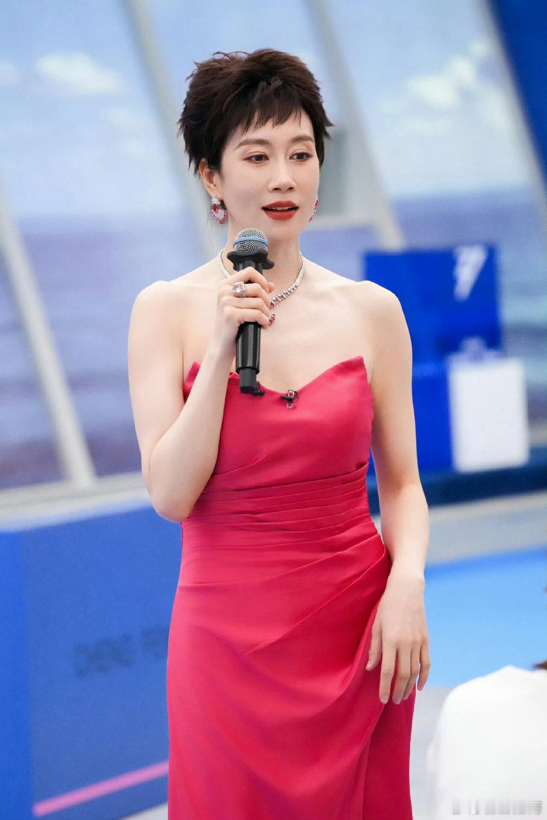 浪姐四公团秀造型浪姐四公造型出图乘风2026终于不是千篇一律的女团风了，把传统服