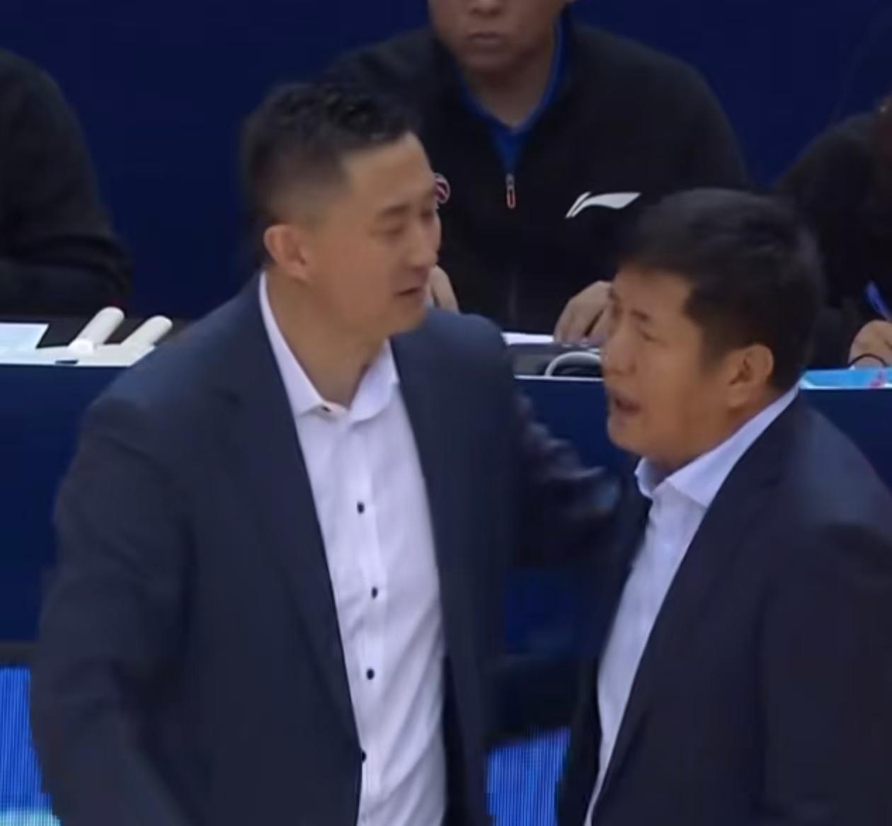 杜锋纳闷！准备的四大中锋没用上，不得不感谢广东名宿帮忙
昨晚全运会男篮半决赛赛果