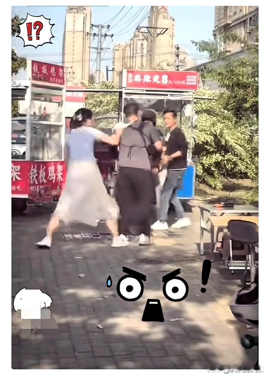 太离谱了！
一个女人能当众脱下内裤套在别人头上，这样的行径，内心实在是下作至极。