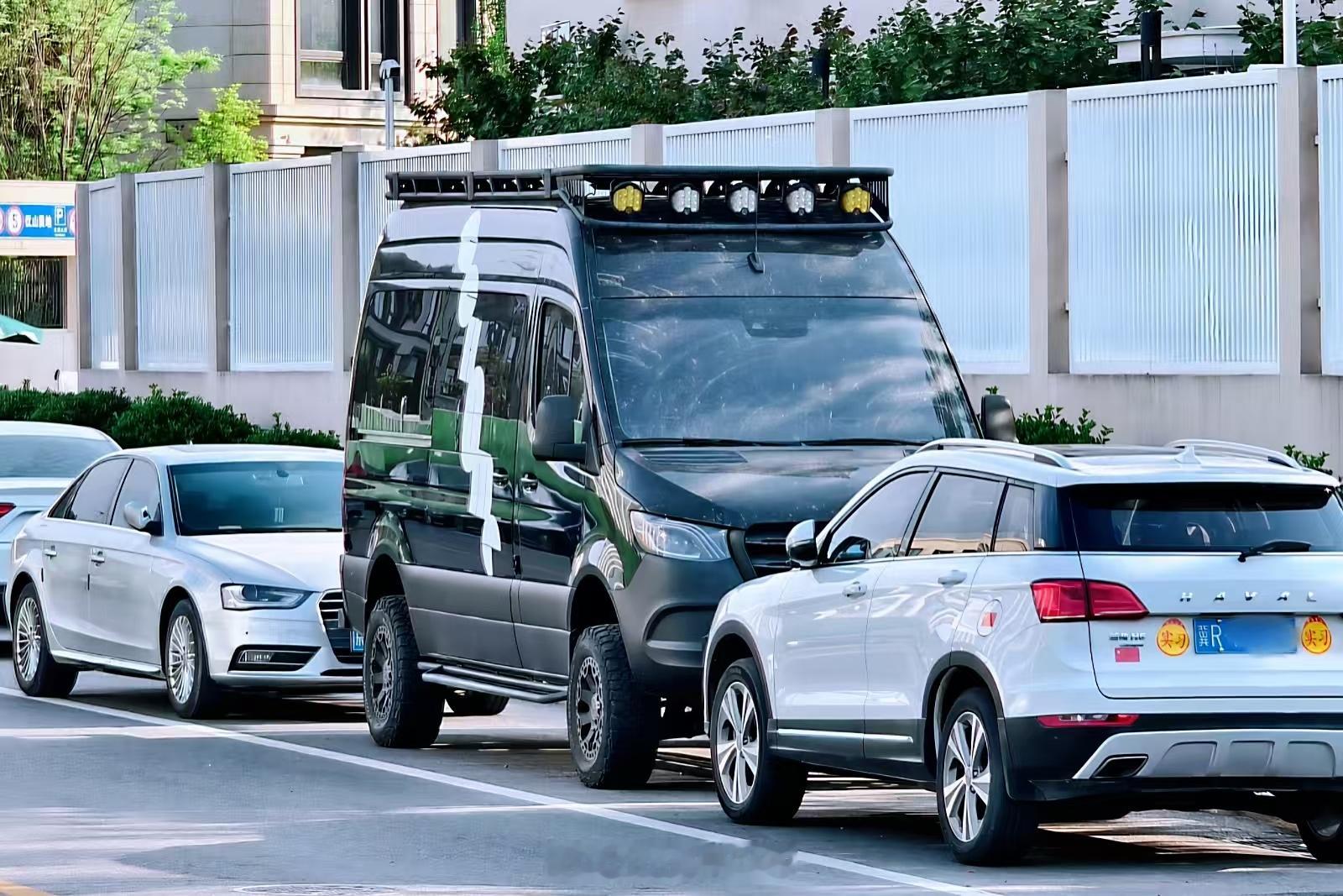 啧啧，不要抱怨经济不好，你看人家实力大哥，还不是照样添置了四驱凌特露营车露营车 