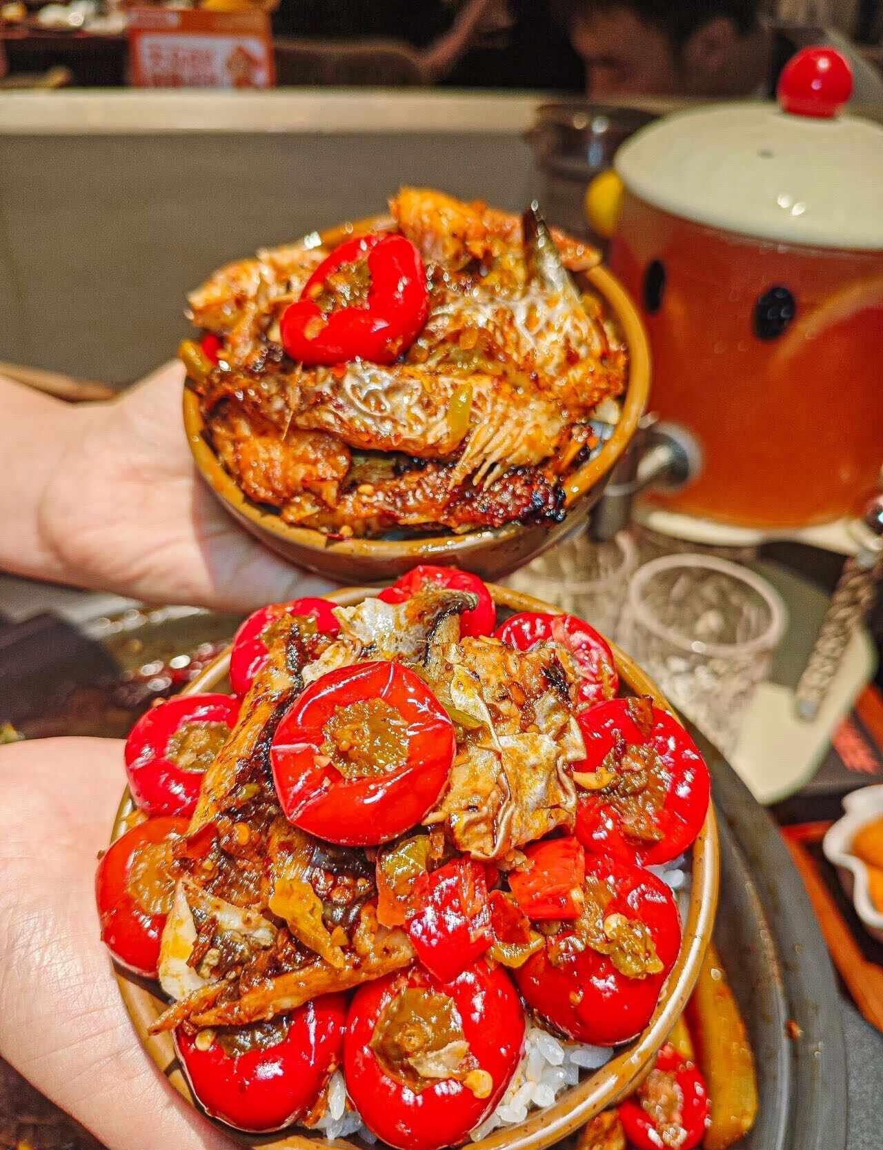 广州新开的！快去吃。。。
这家开在正佳广场对面
好吃到哭的烤鱼！
远远就从对面可