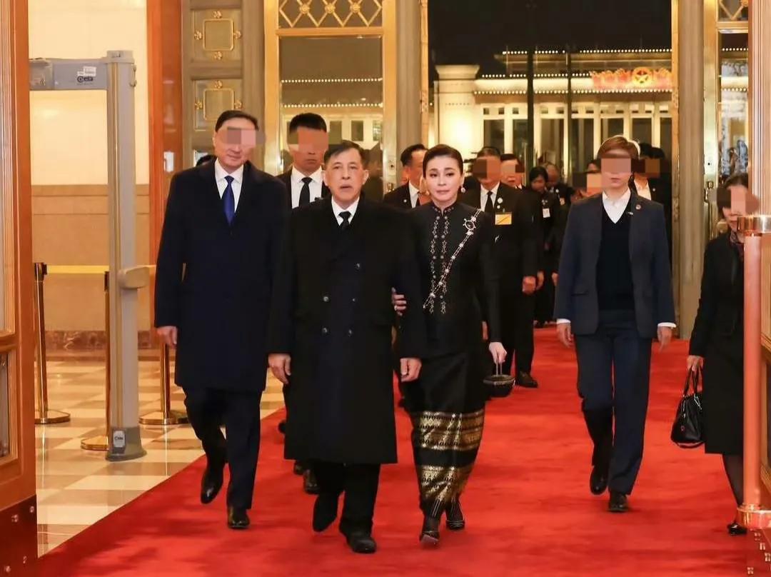 泰国国王为啥百年不访华？2025首次到访藏着大变化！
 
说出来挺有意思，泰国国