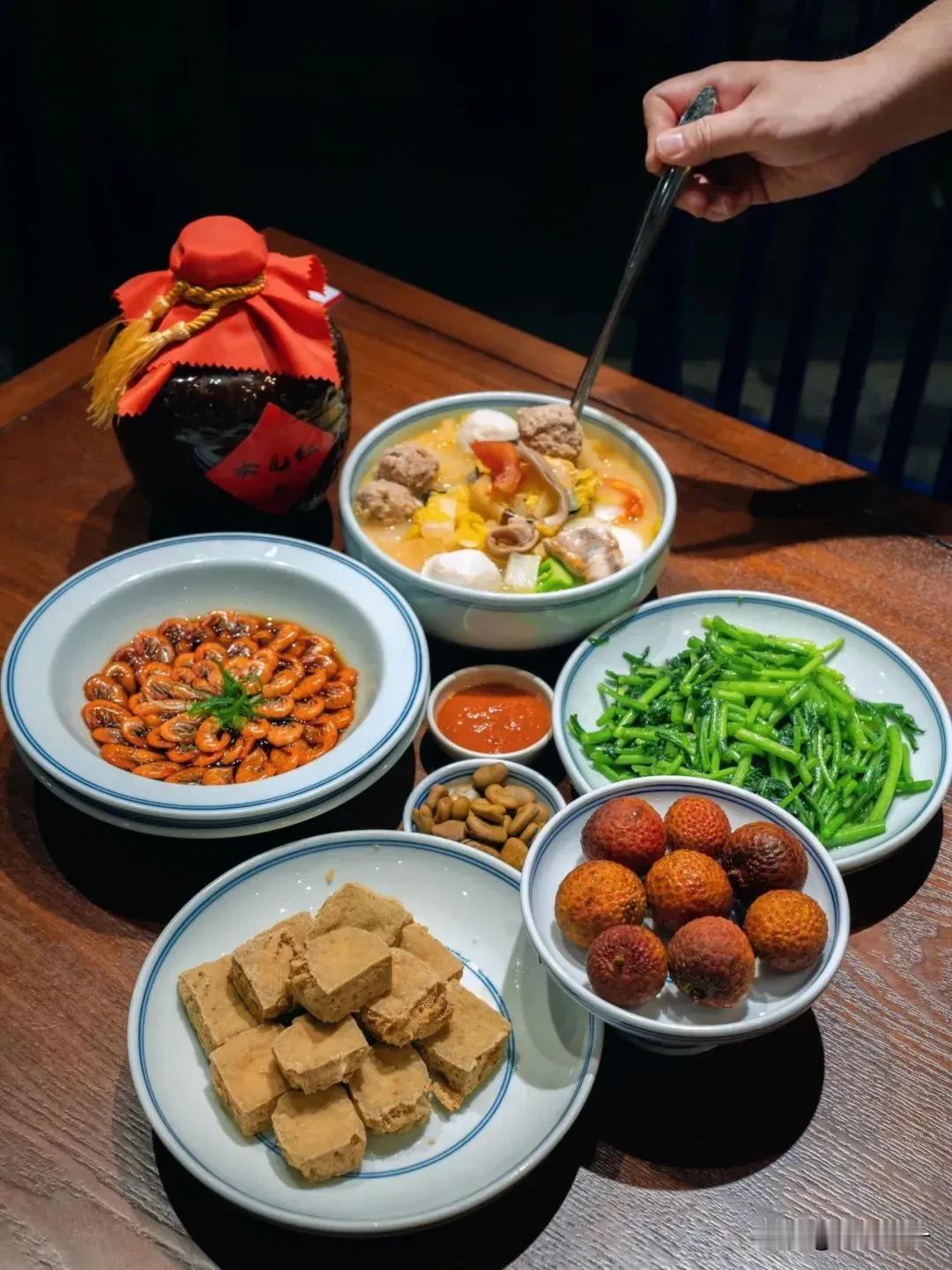 重庆四天游，欲寻一位摩友一同前行且能跑前车，需持有摩托车驾驶证，身高在 175 