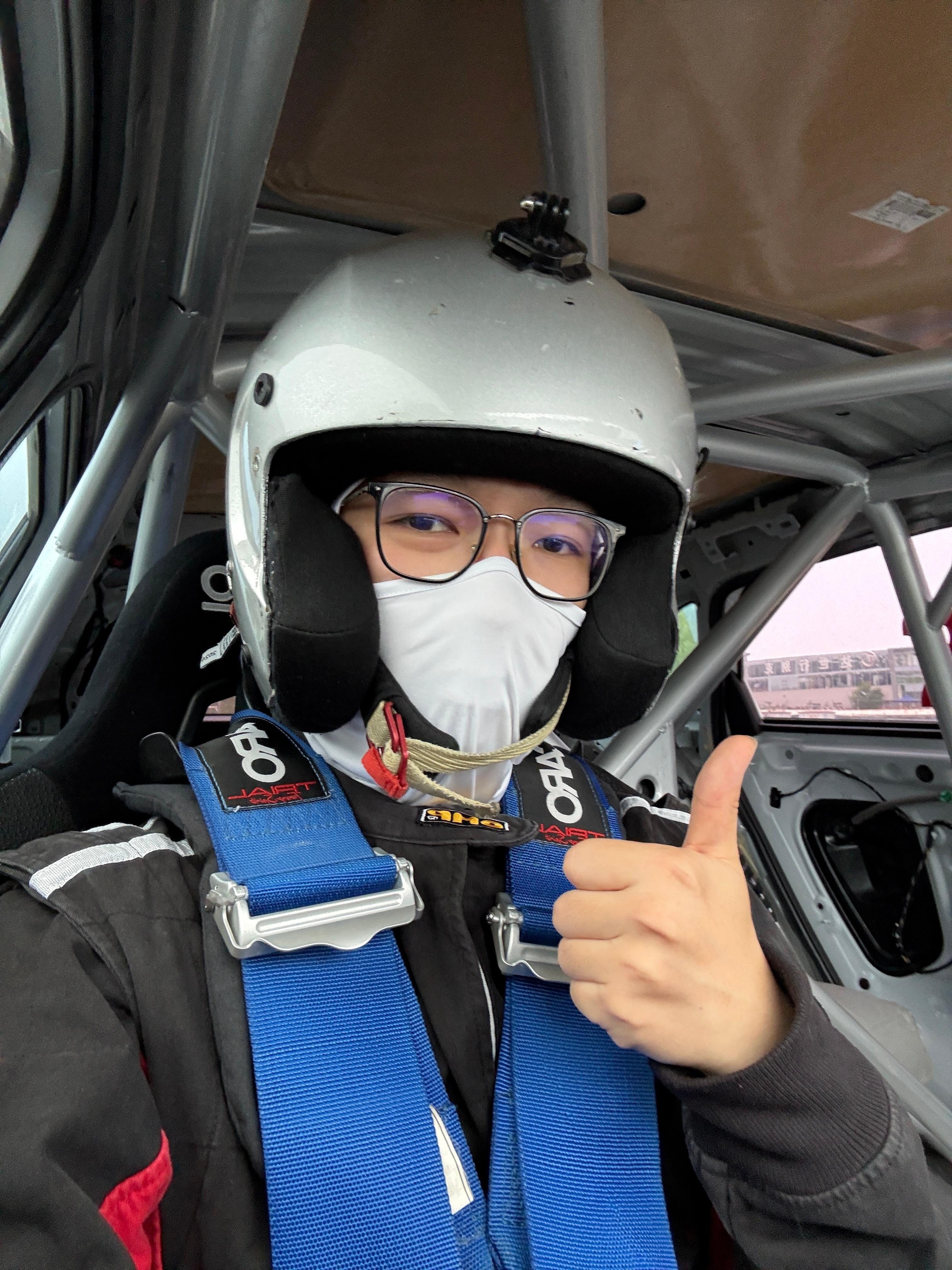 今天学完赛车以后，我是真觉得男人要有个爱好！赛车也好，网球也罢，这种和世界的交互