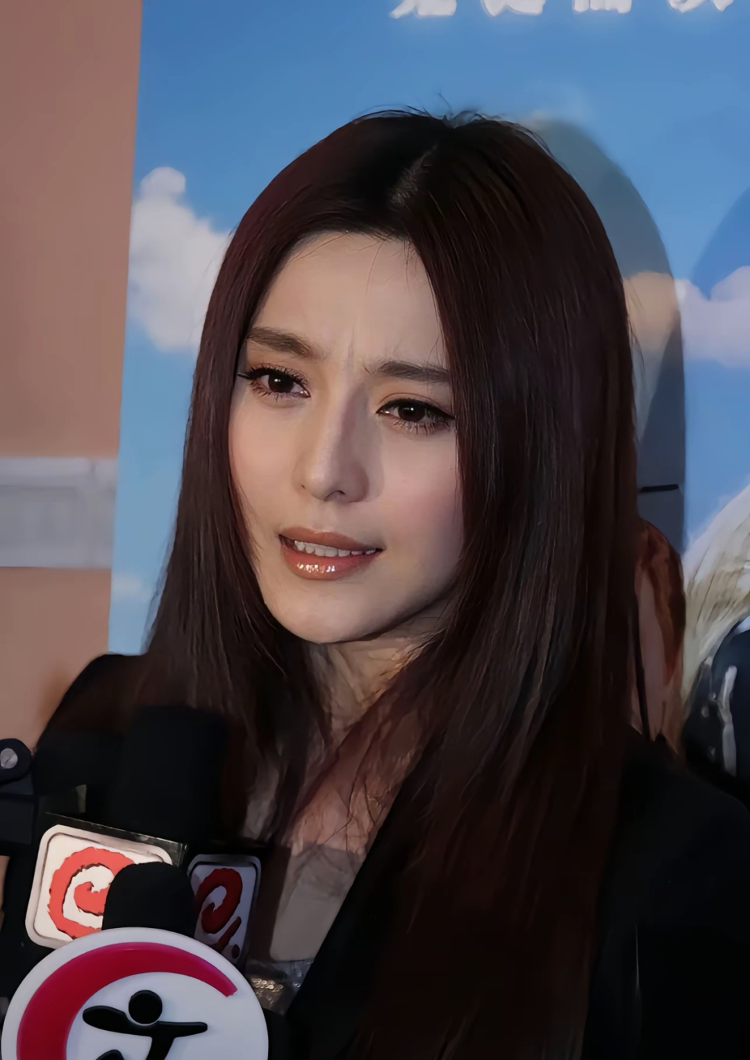 美人嗔怒 ​​​
