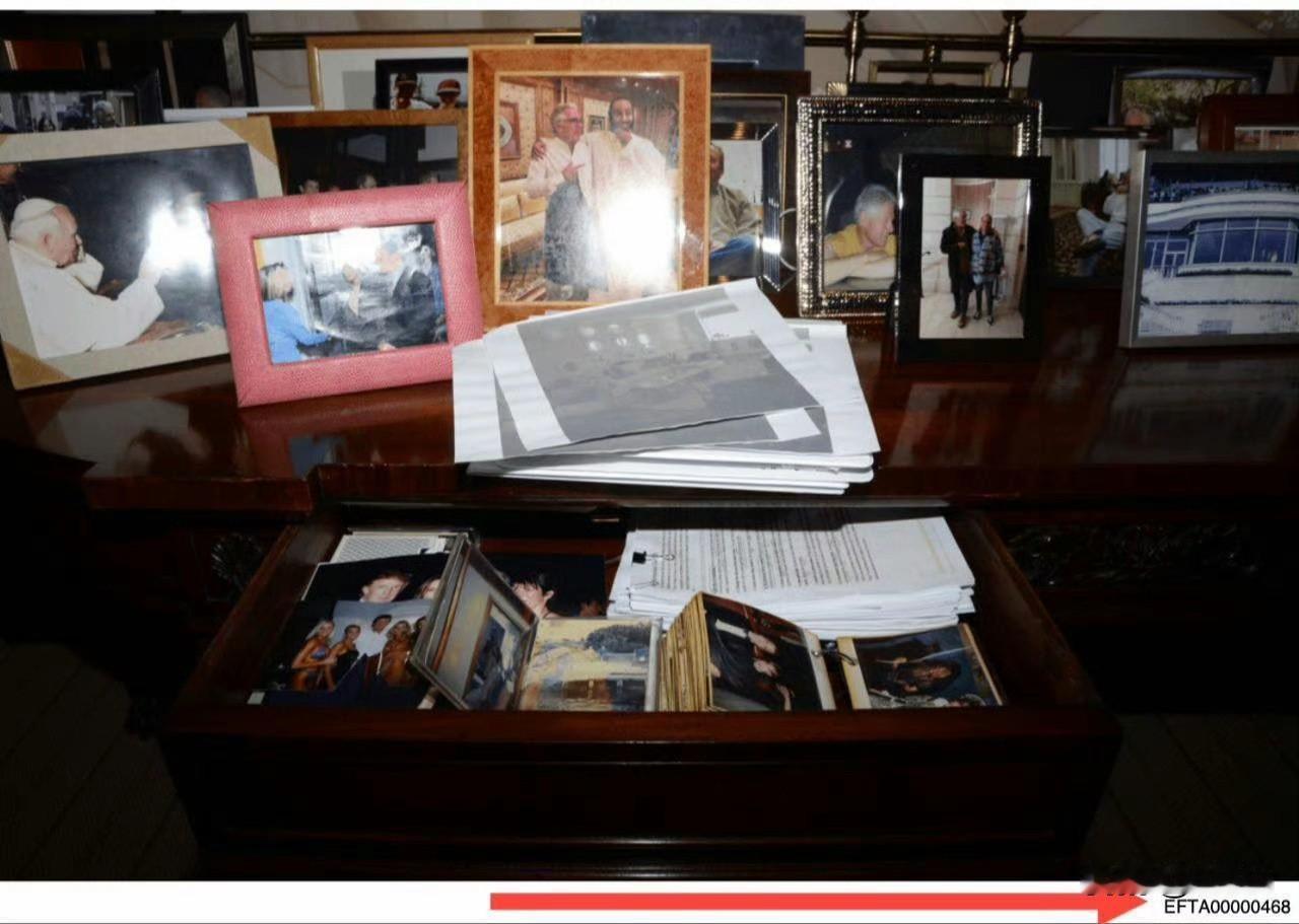 RT报道：包含特朗普照片的文件从爱泼斯坦档案中神秘消失。之前可以从美国司法部网站