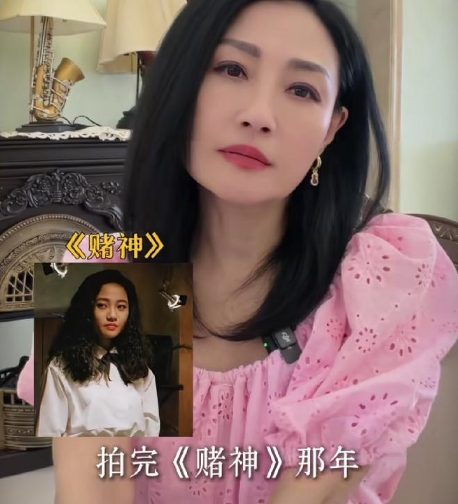 年过花甲的老牌港星杨玉梅，近期公开复盘三十余年演艺生涯的行业晦暗遭遇。
 
她坦