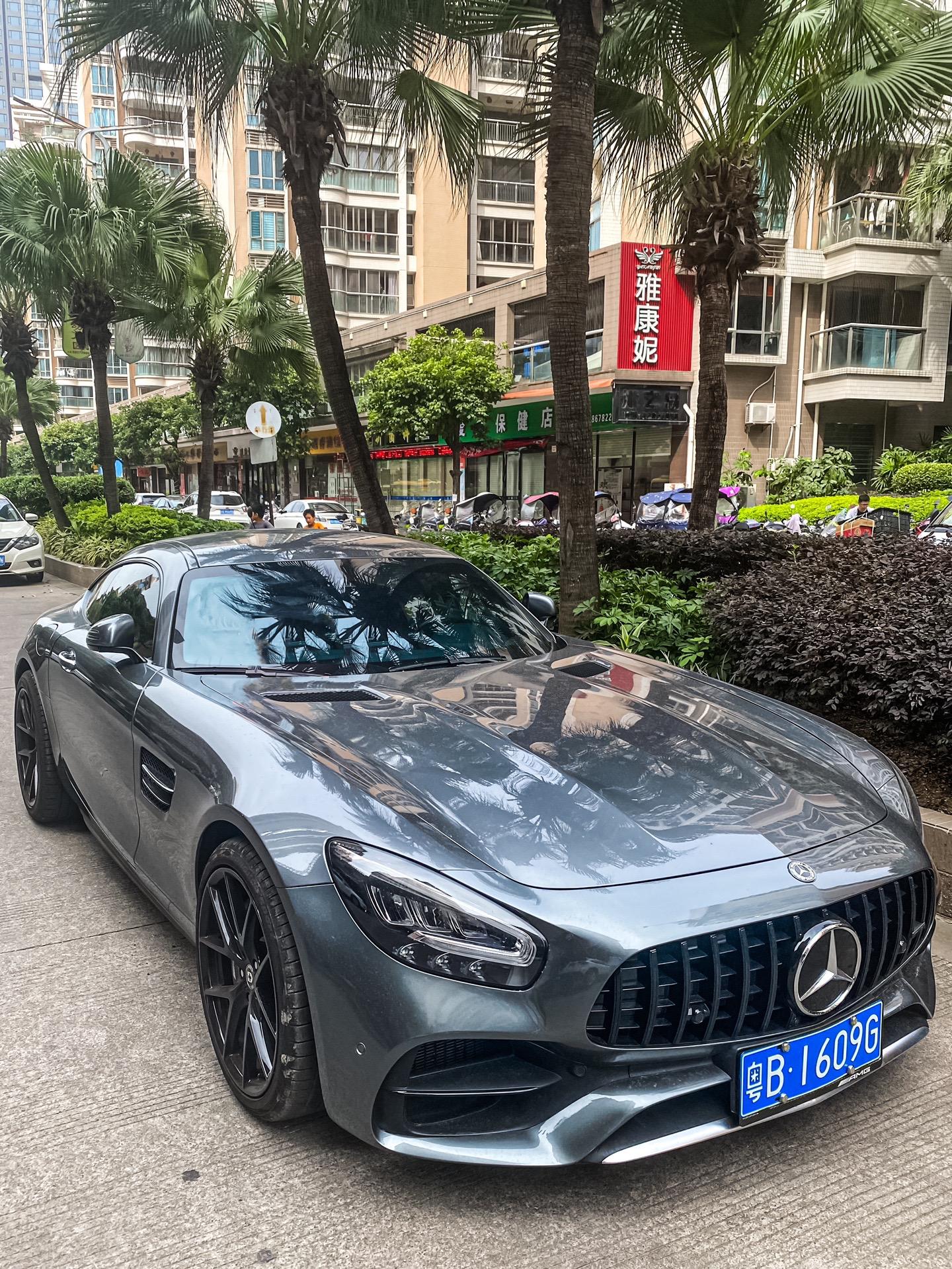 两门AMG GT跑车 修长的车头优雅与性能并存 犹如一匹沉睡的猛兽