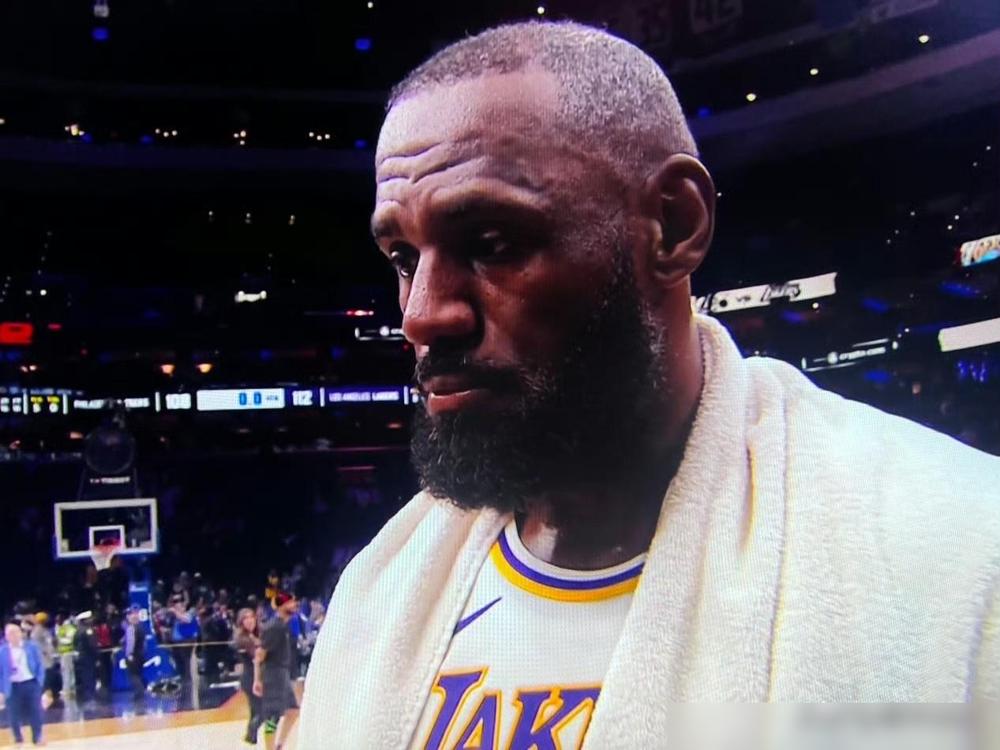 詹姆斯太谦虚了！今天，詹姆斯打出了截止目前本赛季的最佳表现，末节独得12分3篮板