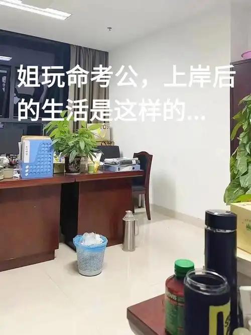 现在都吐槽年轻人扎堆考公考编，说大家太求稳、不敢闯。说实话，真不是年轻人躺平不上
