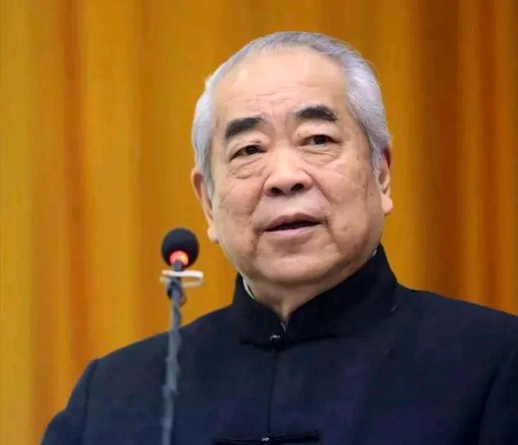 中国书画家范曾的女儿范晓蕙8月16日发文称，无法联系上他的父亲，并引述员工们的说