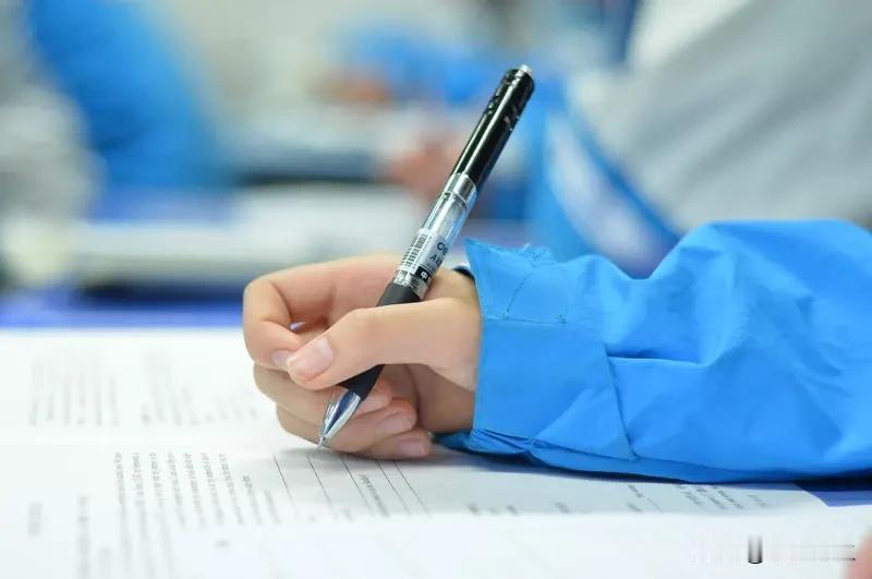 教育部11月15日宣布：未来三年将创建9000所体育健康类特色学校，覆盖全国31