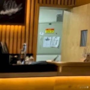 从来不惧怕独来独往 无条件的相信自己 根本不需要任何人来衬托. 