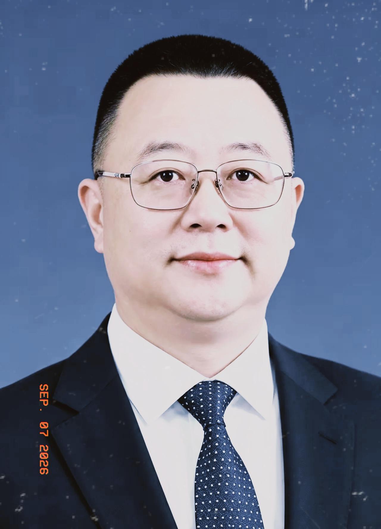 9月5日，纪委“逮虎”力度升级，升职不到1年的陈勇栽了！
公开履历显示，陈勇，重
