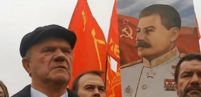 79岁的俄共主席久加诺夫在莫斯科党内大会上掷地有声，说俄罗斯不转向社会主义，不解