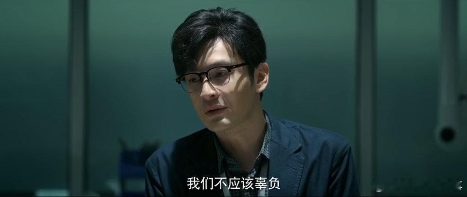 #这一刻张海潮在闪闪发光#张海潮如同璀璨的星辰，不仅照亮了自己的道路，更引领着一