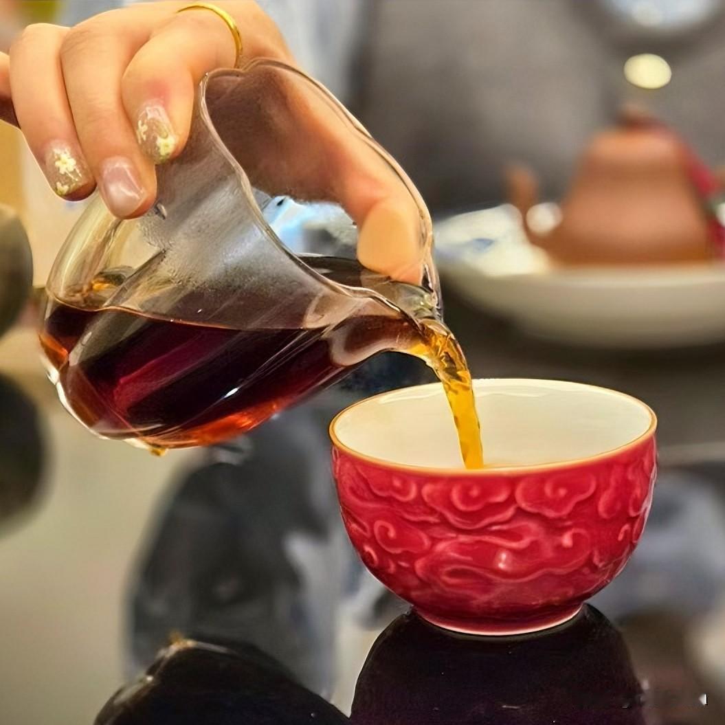 《茶道九歌体》
沸汤兮注盏，叶展兮如烟。
盏浅兮清欢，心宁兮即筵。
厚积兮功成，
