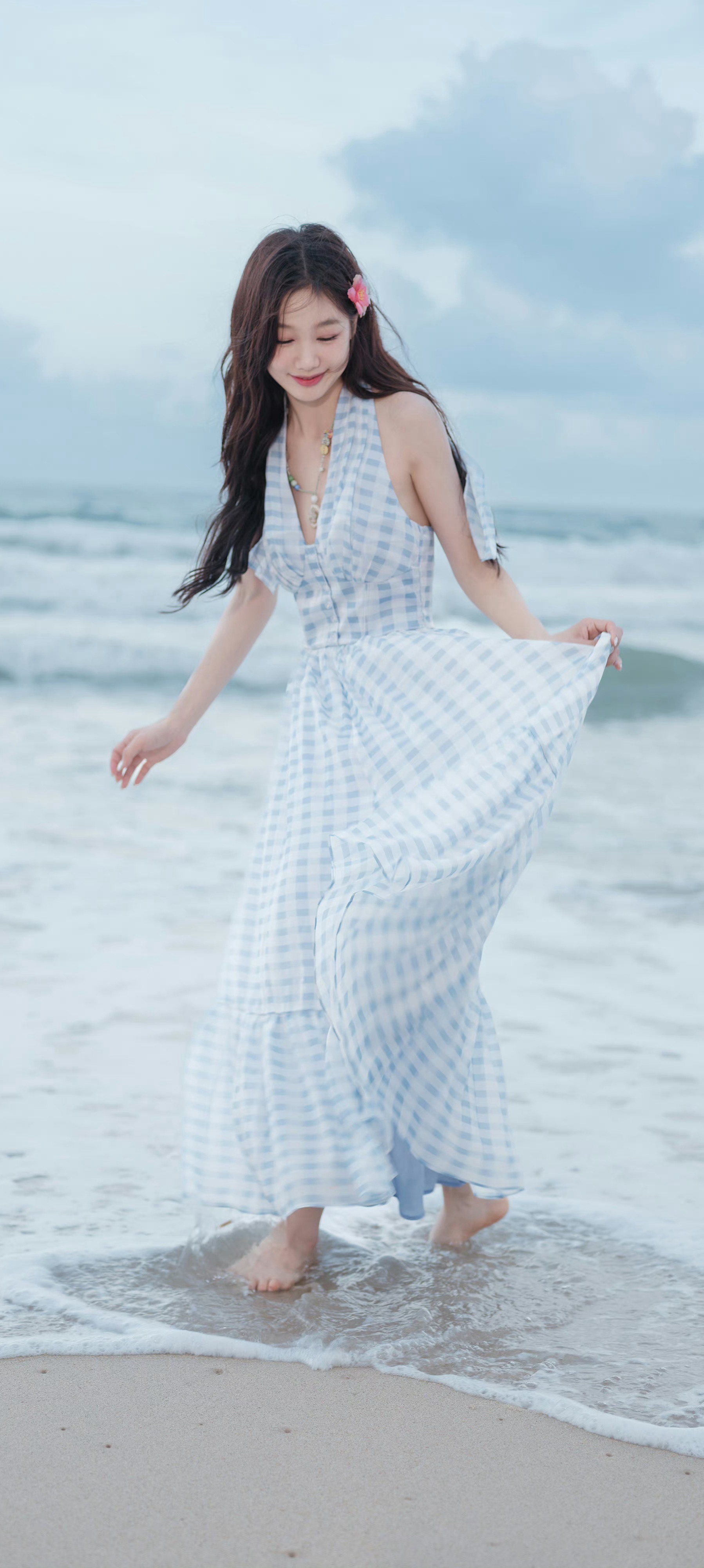 徐梦洁，一抹淡蓝，初秋浪漫。徐梦洁