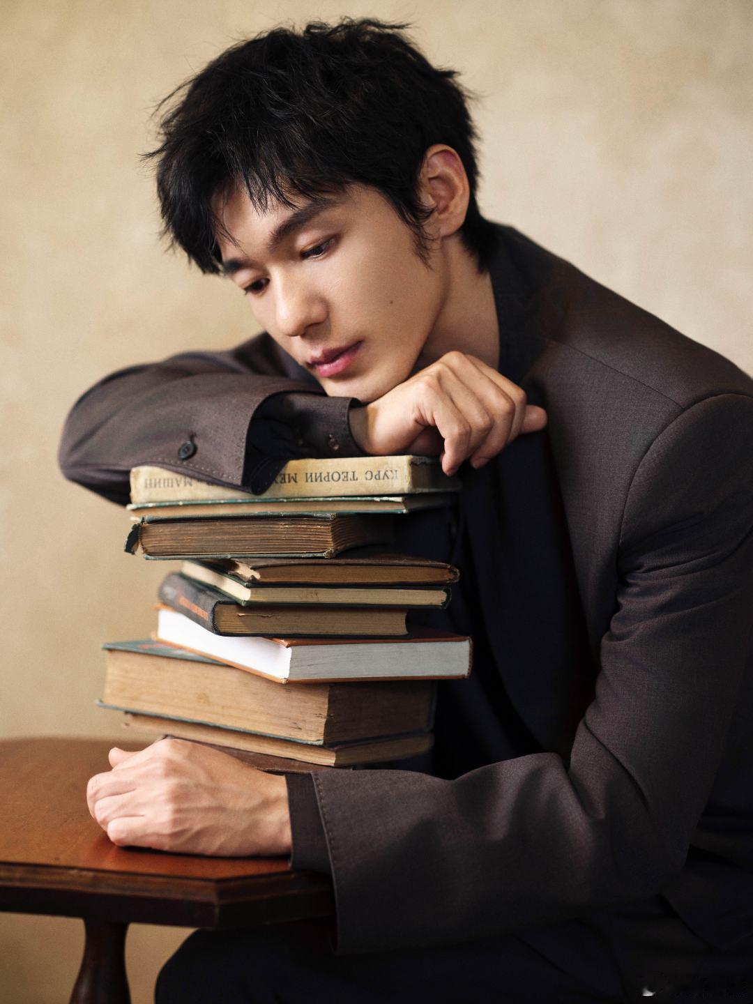 白宇首次演绎超50岁年龄跨度角色 鲜衣怒马到迟暮之年，跨越的不只是岁月，更是心境