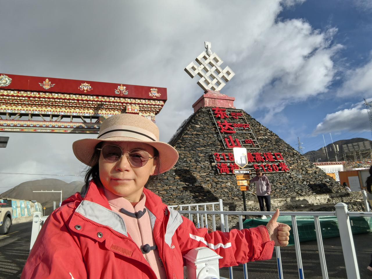 自驾318游川藏09段:离开巴塘继续前行！

途径东达山打卡点，往左贡县方向走，