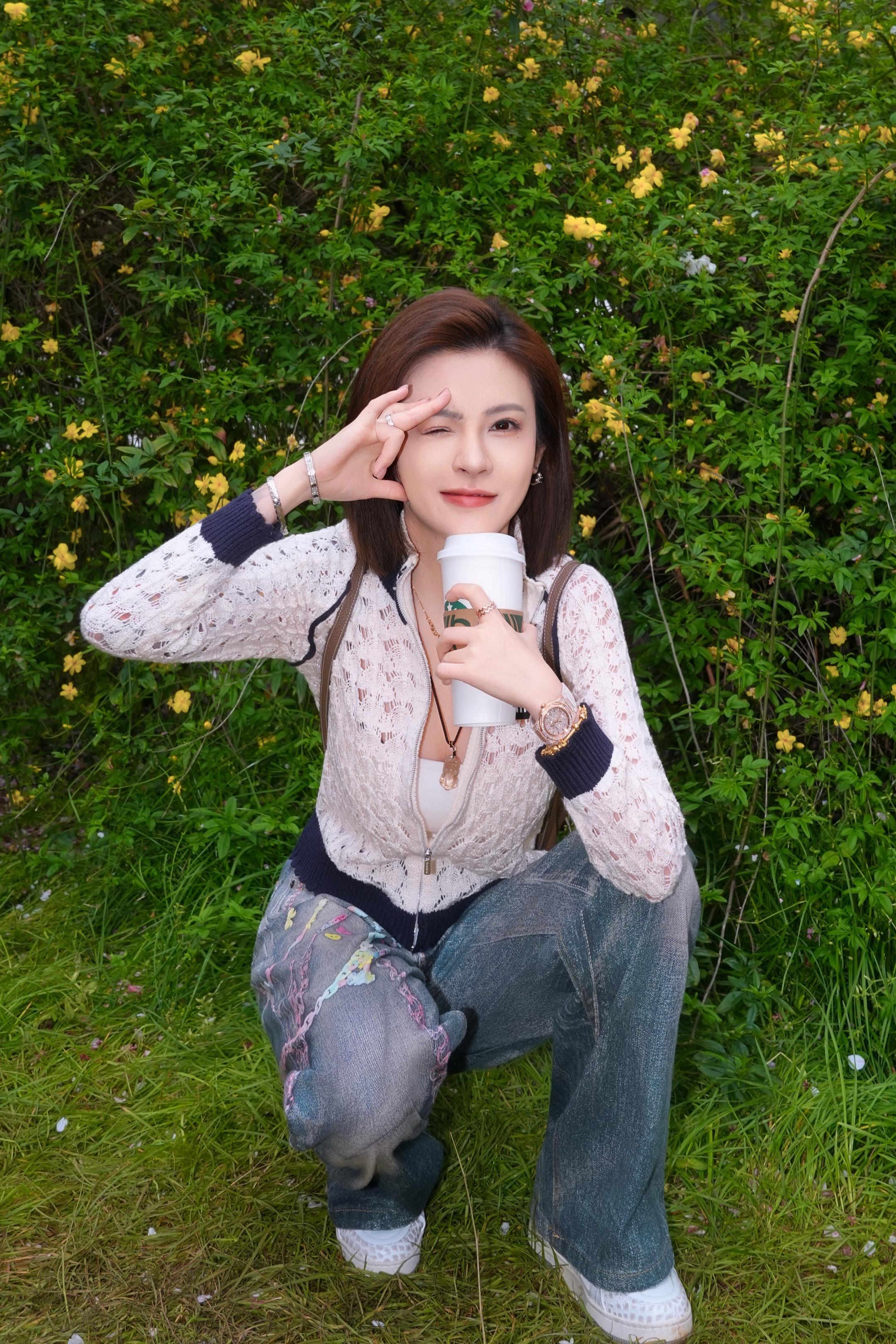 蹭一下热度拉！ 今天有幸遇见网红，恰好拍照，网红平易近