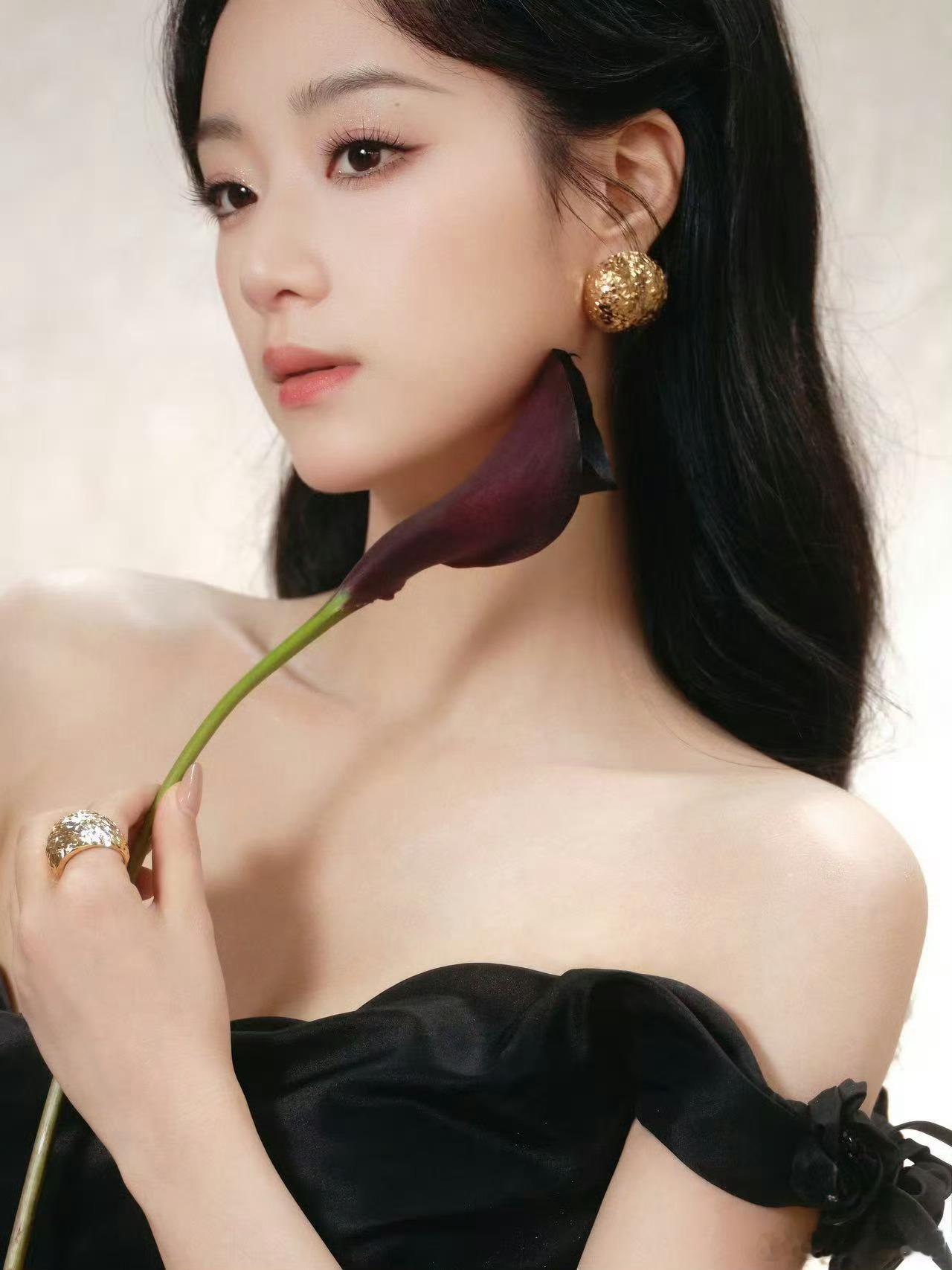 短国细糠王小亿 王小亿的短剧含爆量百分百！累计50+部作品，9部连爆创行业纪录，