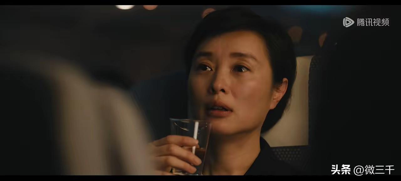 《交锋》中蒋在珍口中的“已经在上班的”就是你尹宝山了。至于“正在赶来上班的” 目