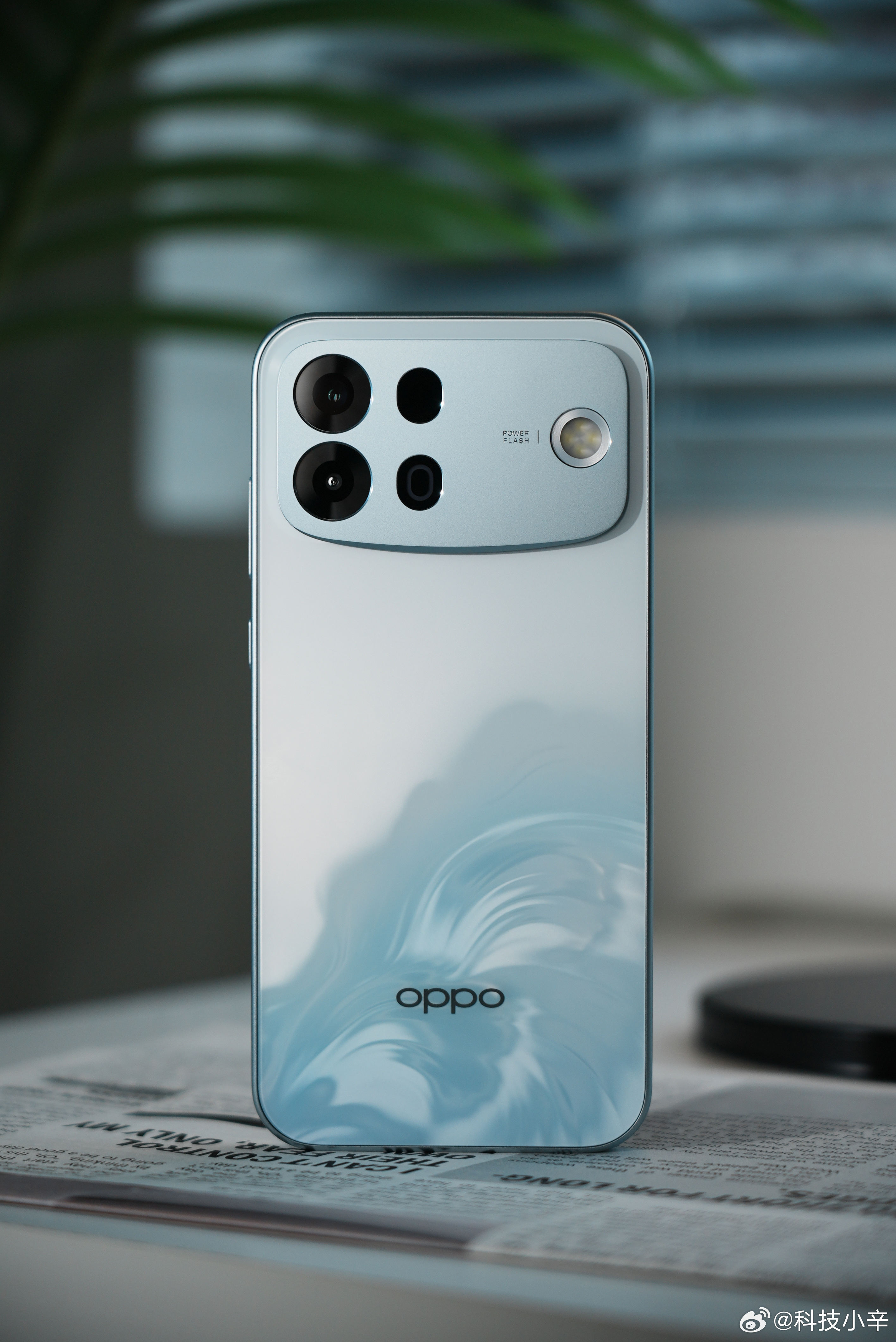 OPPO A7 Pro Max 这机子挺有意思，6.78寸直屏配3D浮雕背板，看
