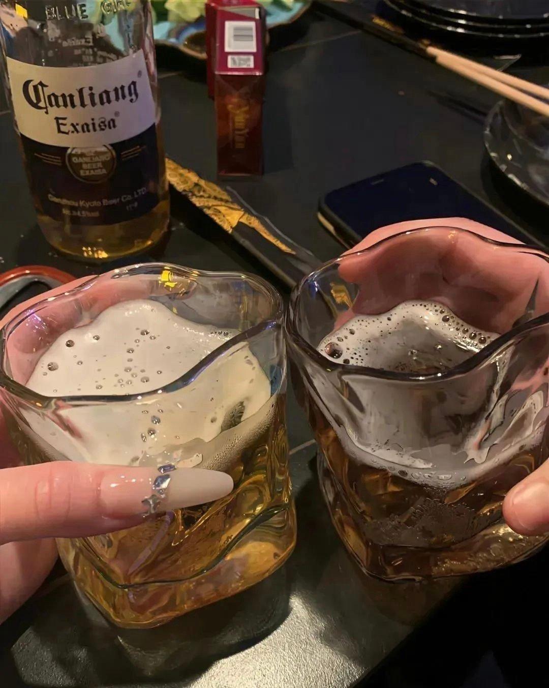 我好不容易等来了成熟的你 能照顾我的你 你却喜欢上了像当初的我一样的小女孩 ​​