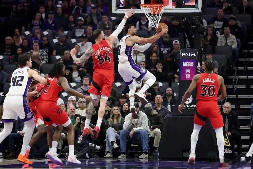 国王单节输22分遭猛龙逆转吞3连败 威少23分巴恩斯23+8+7北京时间1月22