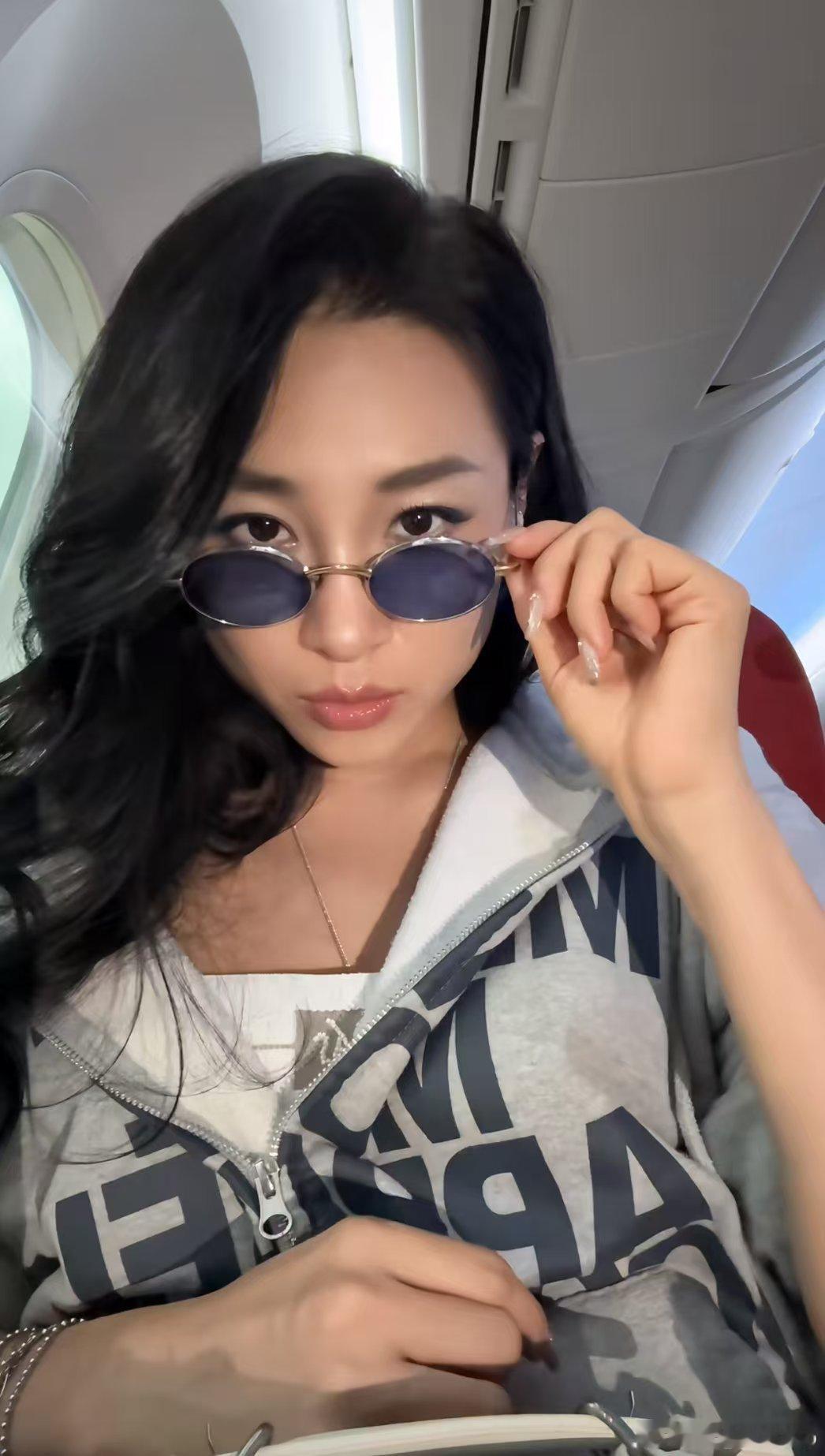淡淡老师 你跳舞已经让我尖叫了 现在还要去冲浪 是怕我心脏太健康吗🆘美团旅行 