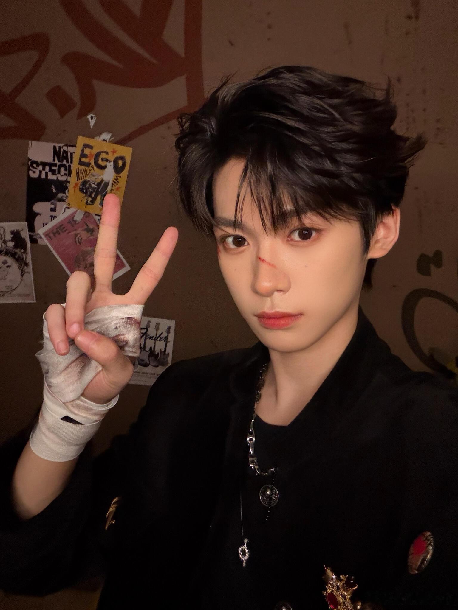 梓渝xhs更新：有点酷！YUNI：是太酷了！ 