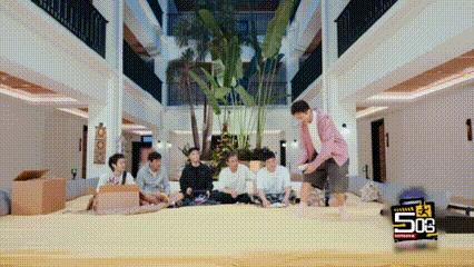 别人顶峰相见邓超陈赫顶毛相见哈哈哈哈哈邓超陈赫在五哈的互送礼物环节彻底放飞，超哥