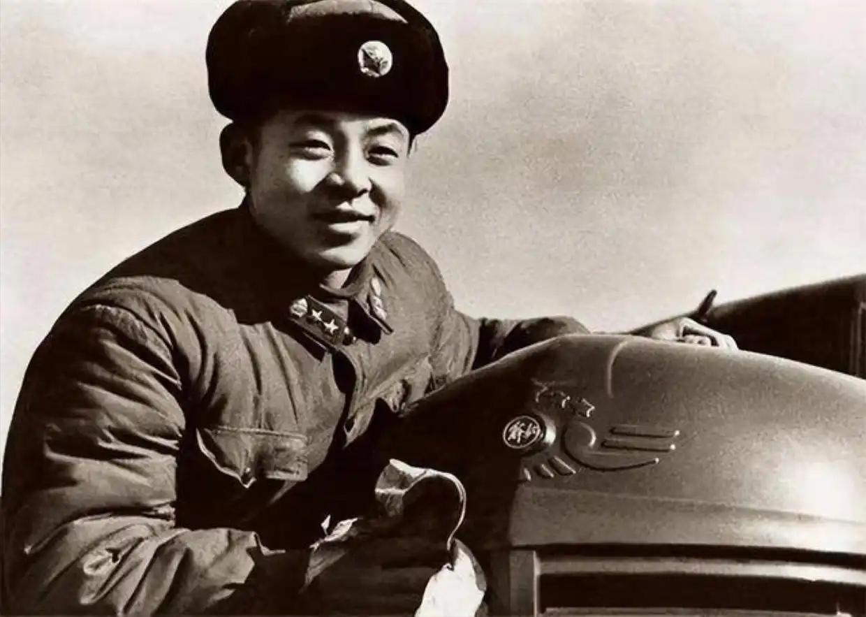 1962年，雷锋被木杆砸中头部不幸牺牲！40年后，现场鉴定人说出了事故细节：难以