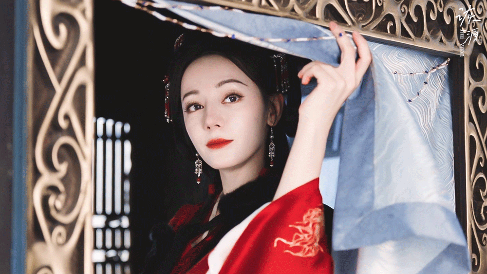 迪丽热巴 《白日提灯》贺思慕 / 动图▷EP04-11 垂发+红衣-坐马车 掀开