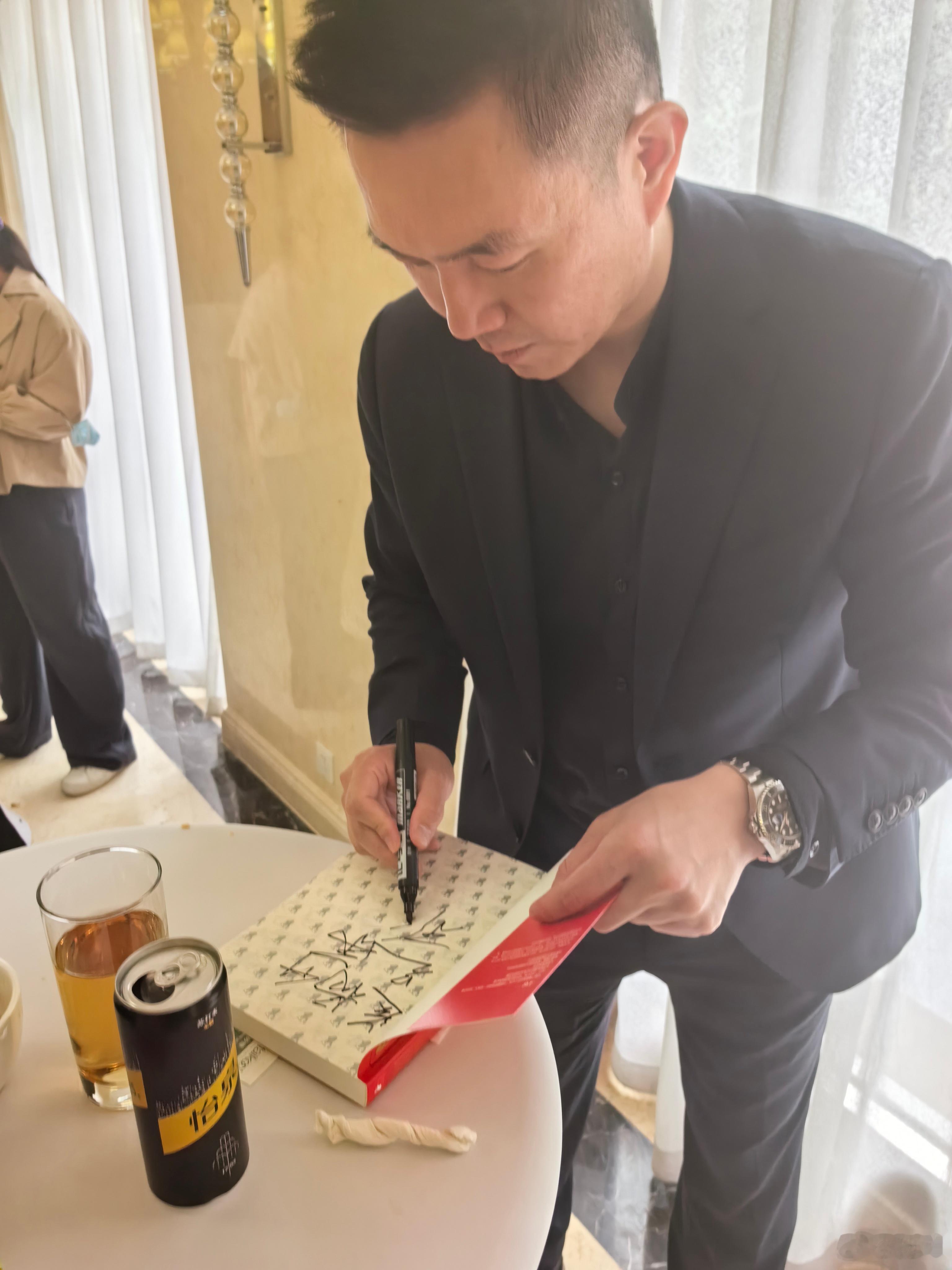 读书周隆重推荐：冠哥大作《让世界听懂中国》[赞][赞][赞]这是对于我们行业非常