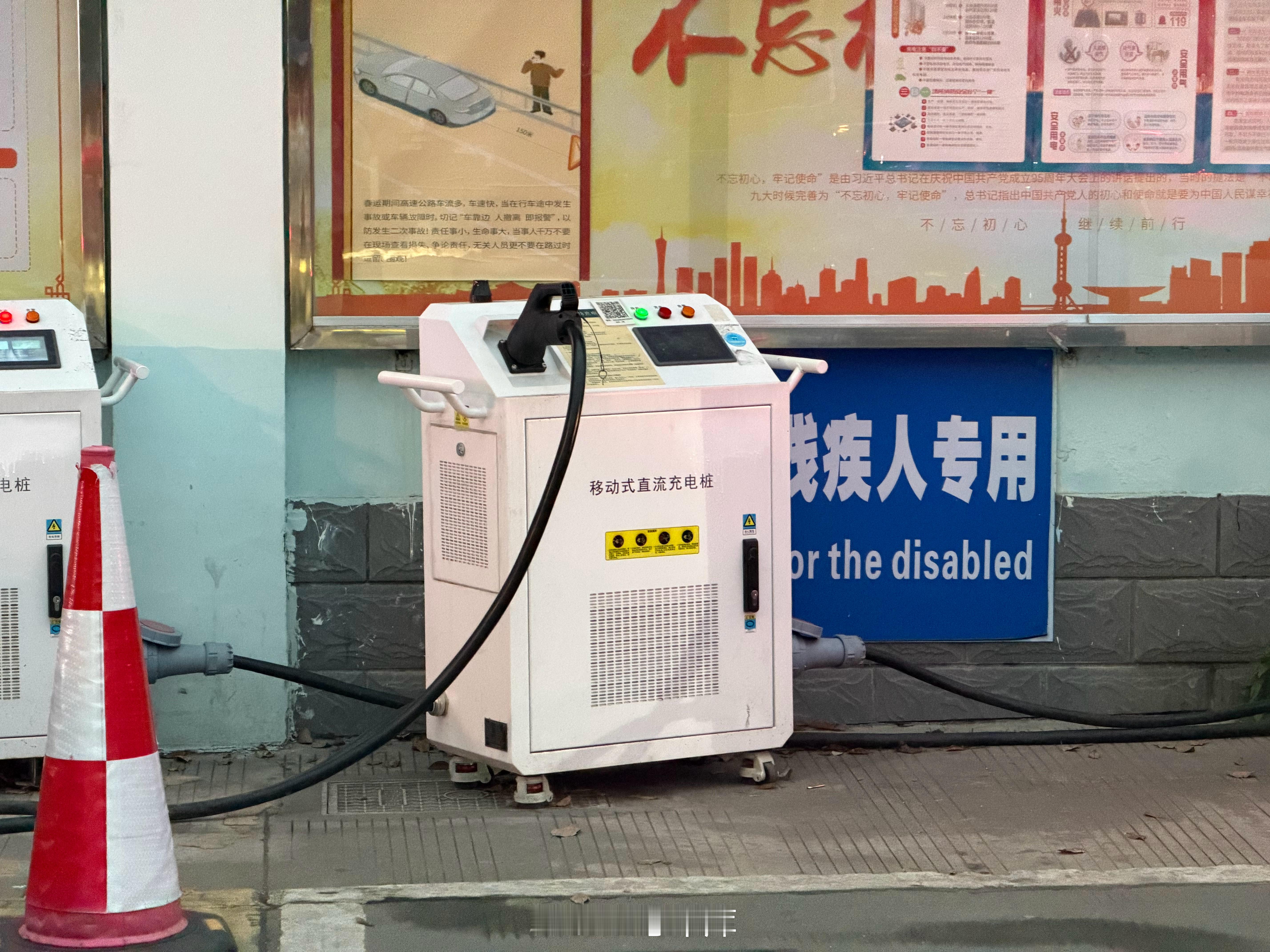 真·超大充电宝——移动直流充电桩新能源汽车42how