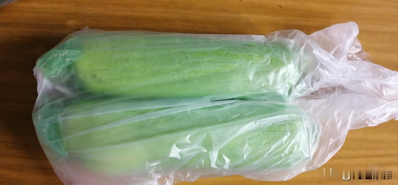 冰箱空了，主要是蔬菜水果没有了，再不买，就没有吃的了。
这是吸取了春节囤菜太多，