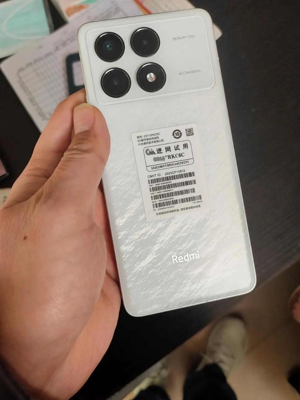 但凡用过红米K70的，回过头再看到这个价格，10个人估计9个会吐槽，本来可以定价