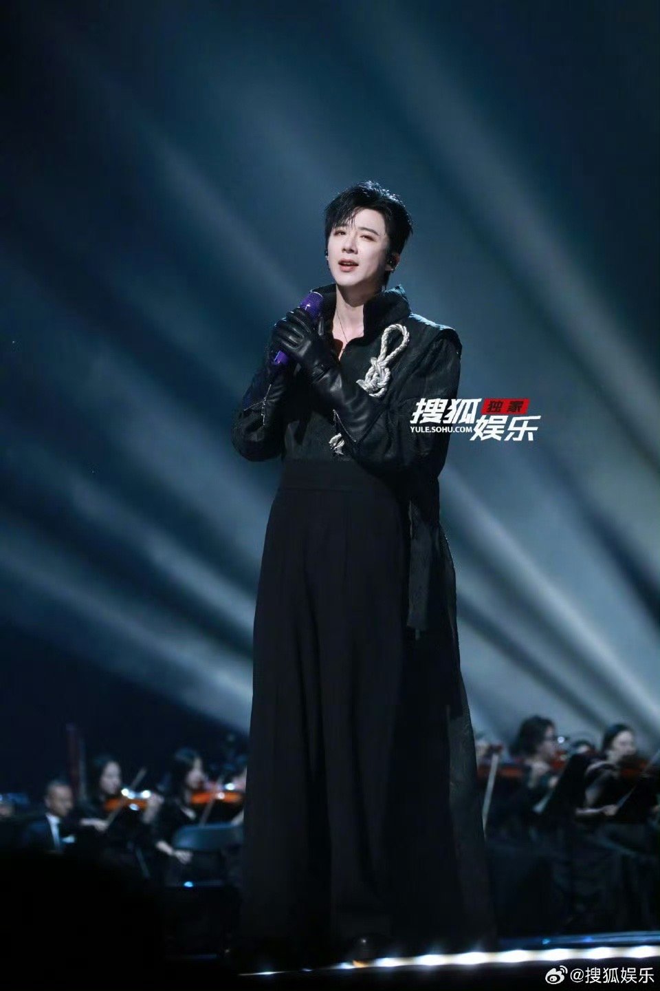 刘宇宁allblack高定刘宇宁共创之夜舞台生图 很帅的一套 ​​​