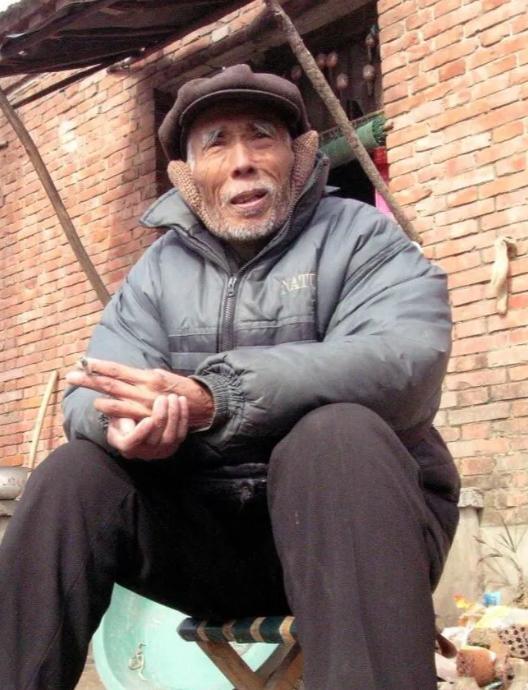 1949年，敌人让杨钦典，把白公馆剩下的19名地下党员全部杀了，这时，一个地下党