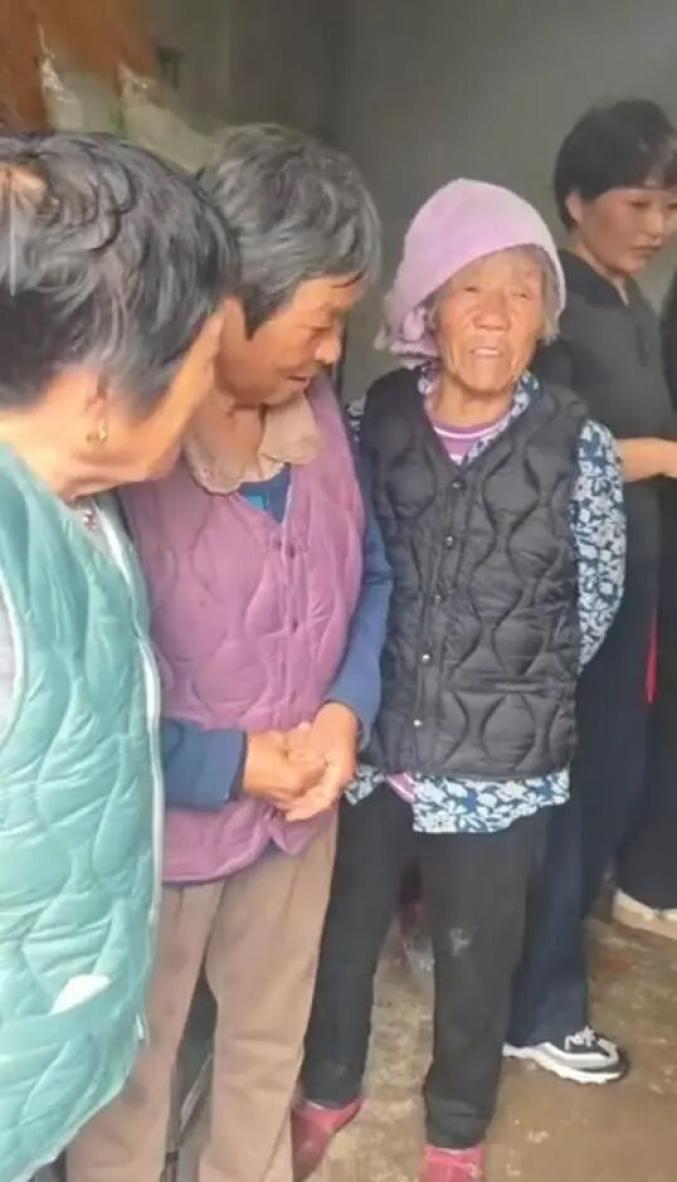 河南这三位妯娌，真的活成了最好的模样！三人加起来227岁，亲得胜过亲姐妹，后来两