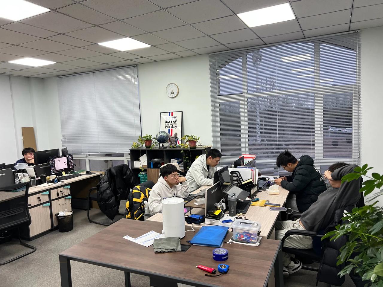 所有岗位都拿出岗位给大学生！理想很丰满，但现实很残酷。近日，政协委员倪闽景接受采