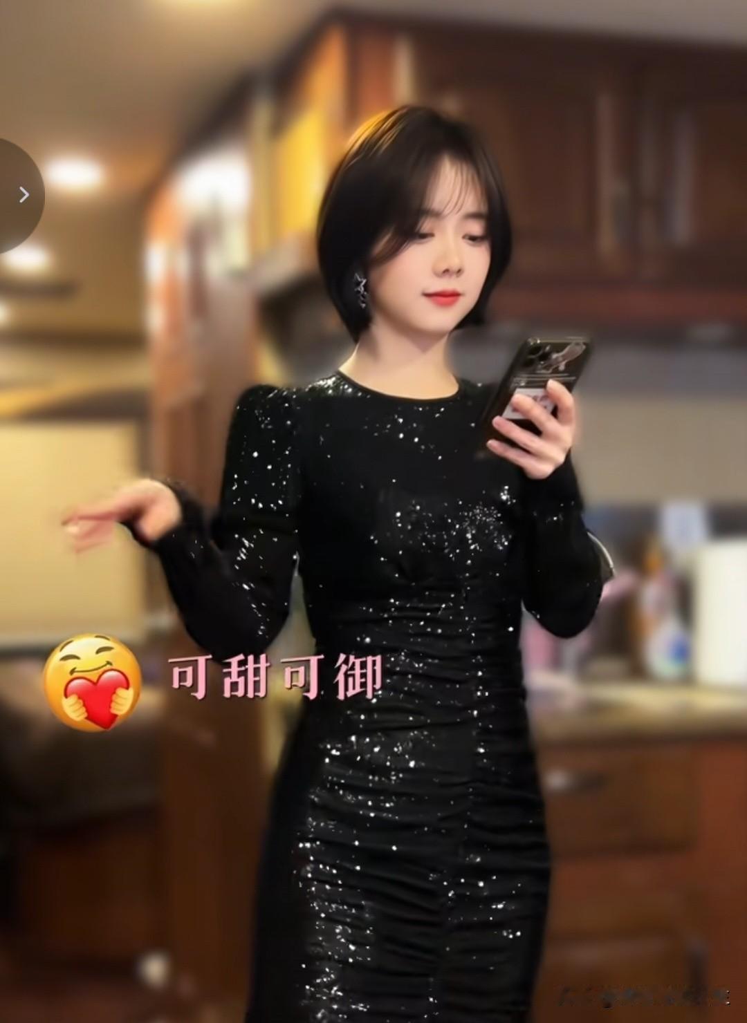松韵穿黑裙的样了，好闪耀真是醉了醉了🥴美的给星星 [赞][赞][赞]
