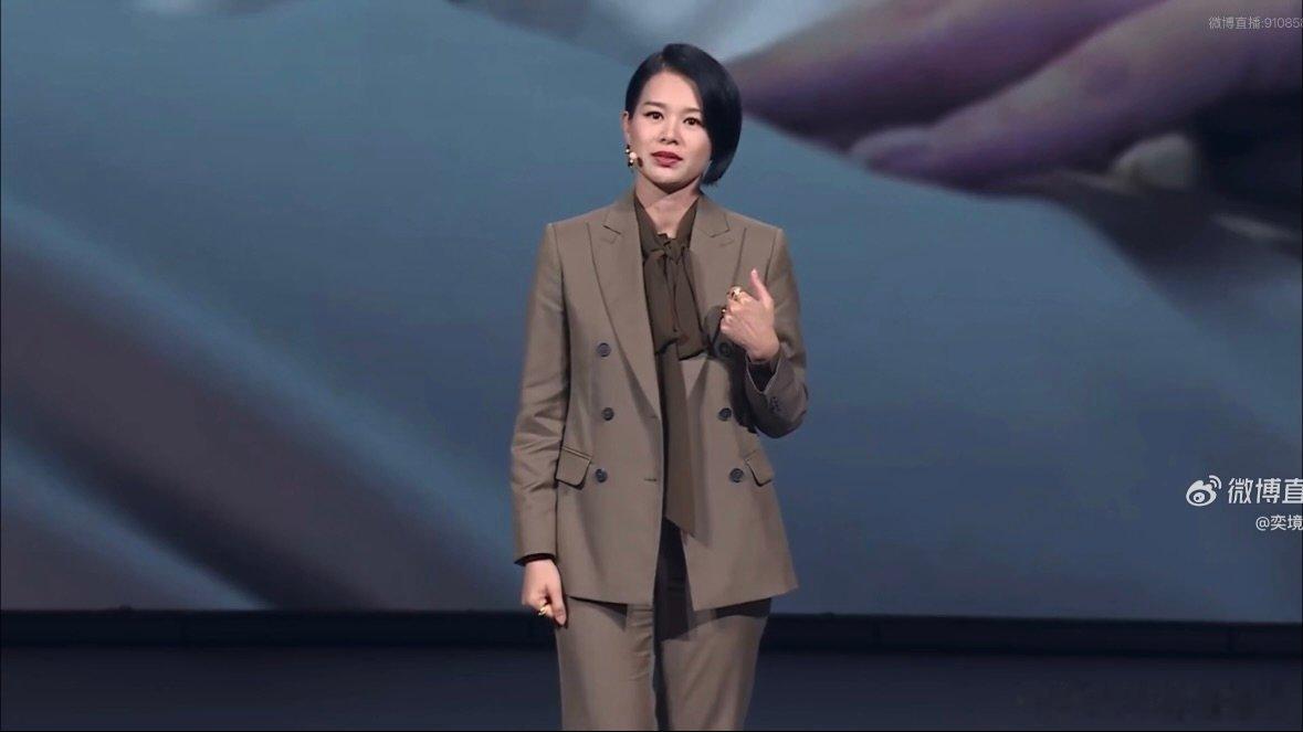 胡杏儿为一家五口选奕境X9 多孩家庭的选品标准，朴素却格外严苛。带娃出行踩过的坑