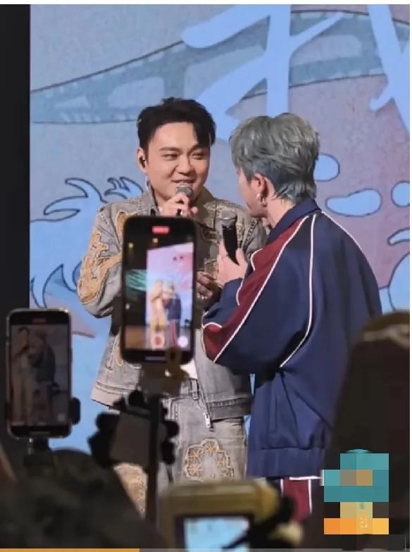 再就业的兄弟们要录《快乐再出发》三了！
大嘴王栎鑫：我们十二月初就录快发三了没通