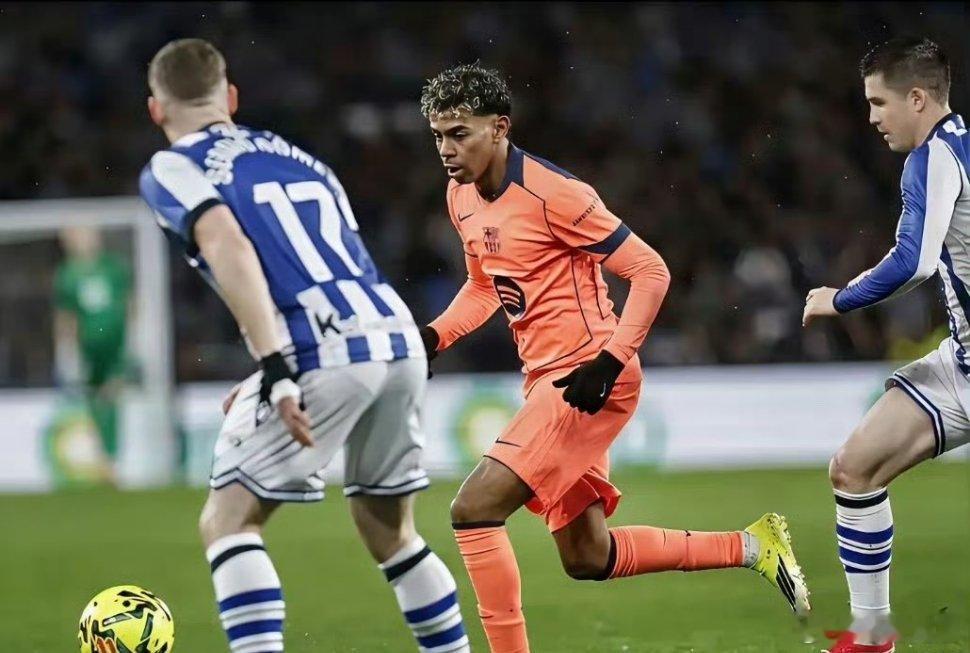 皇家社会2比1巴萨本轮皇马、马竞赢球、皇家系黑涩会成功阻击巴萨，保持了西甲“三国