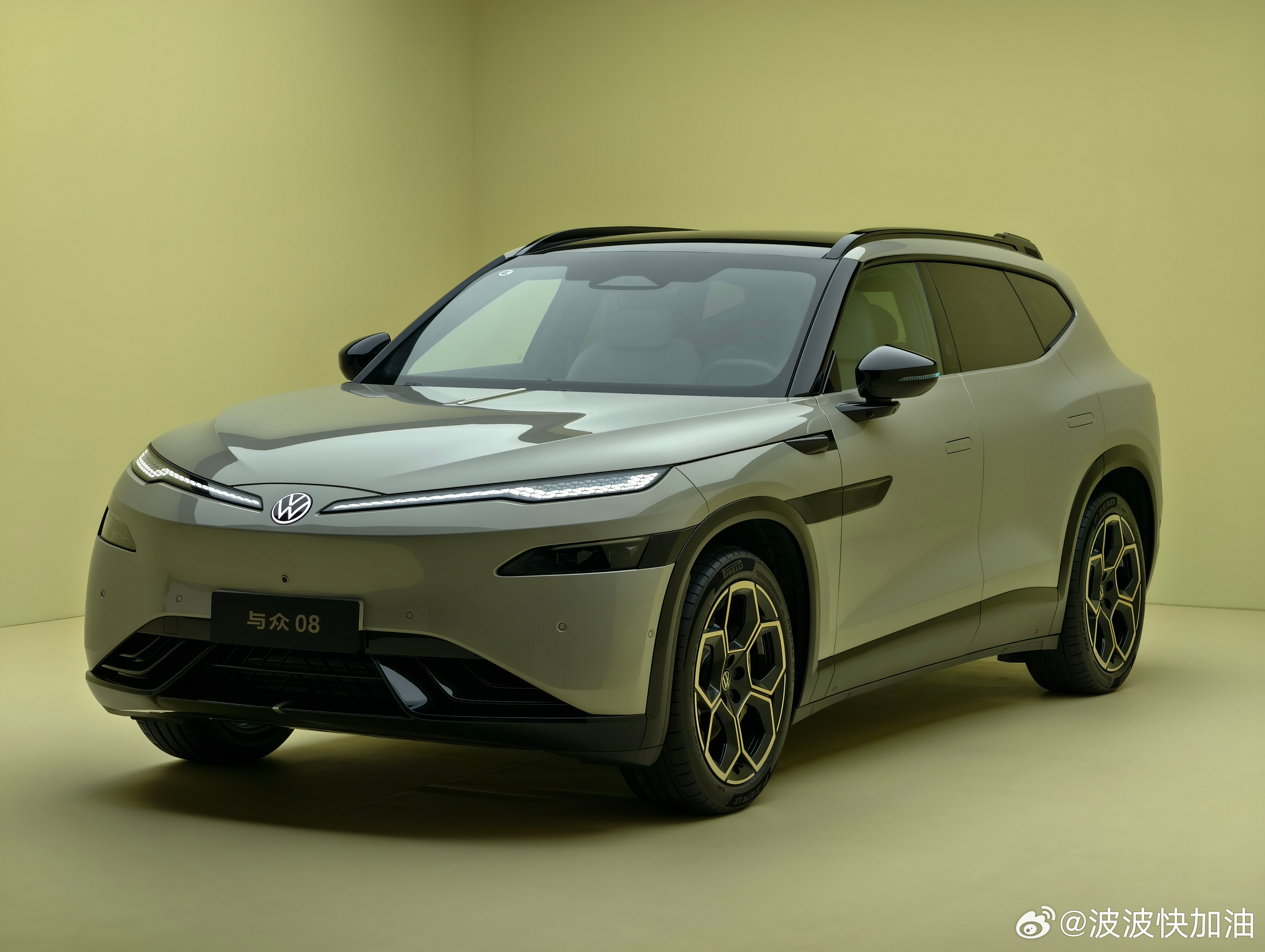 豪华大五座新卷王来了 之前去试驾与众 08 的时候就在想一个问题，这个车应该比小