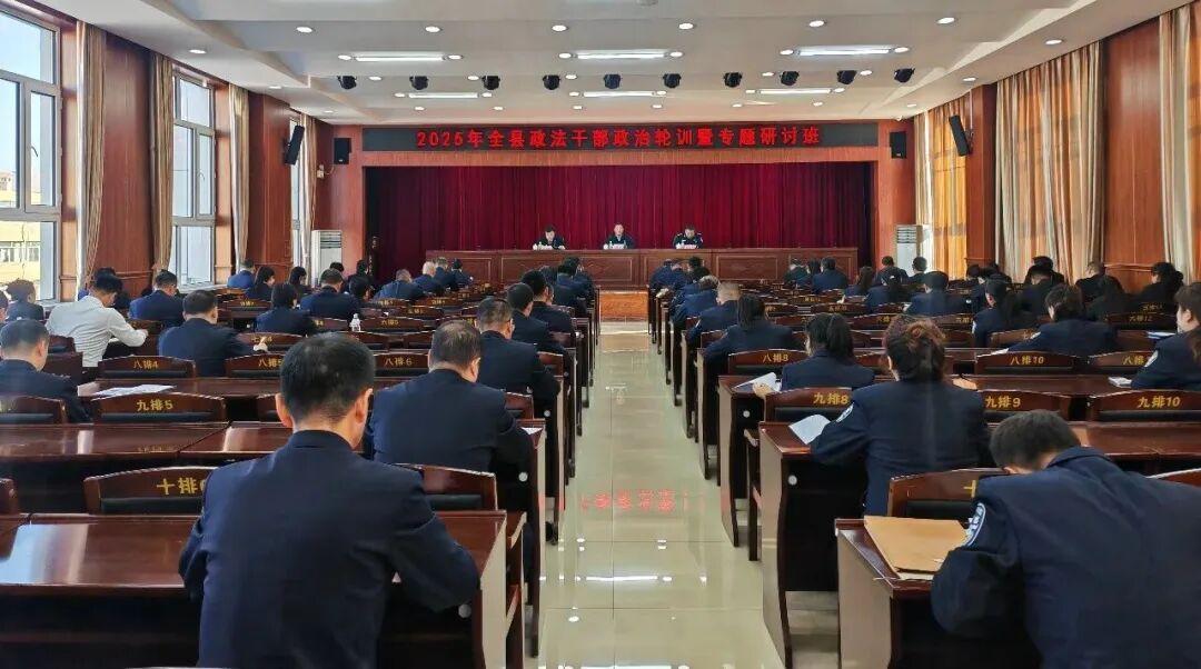 笃行实干护平安  法治护航启新程——桦川县2025年政法工作综述

桦川政法
笃